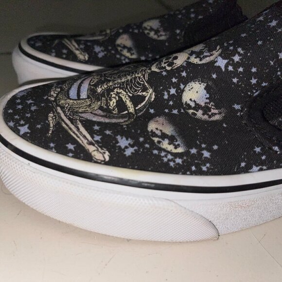 VANS Classic Slip On Sneakers Women’s 5.5 Black Superstitions Skeleton Moon Phas - Picture 5 of 7